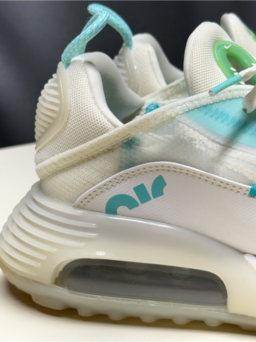 Nike Air Max 2090 Women’s Sneakers Aurora Green White – Size 9 – Pre-Owned